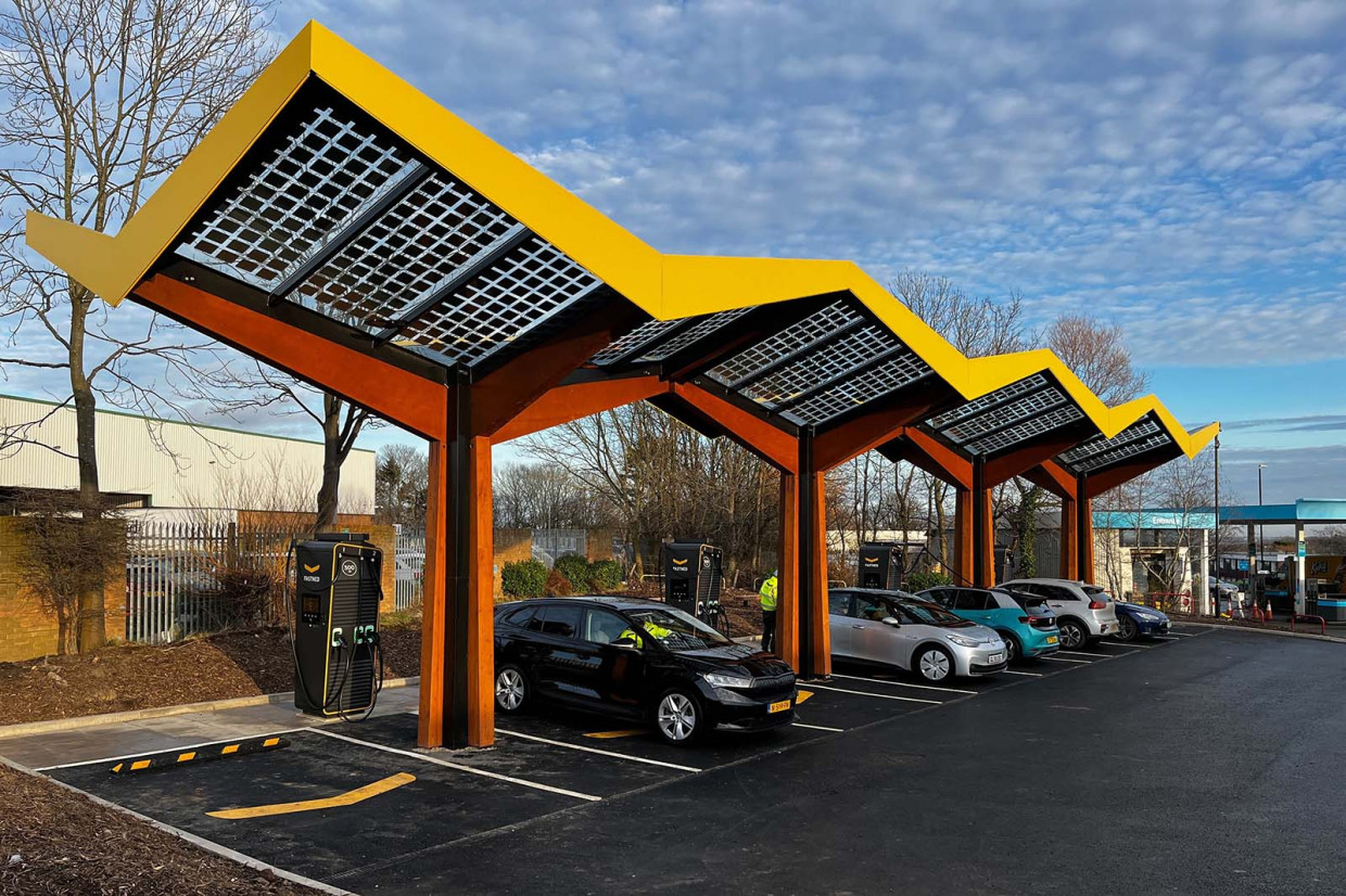 Fastned opens new ultra rapid EV charging station in Washington Move Electric